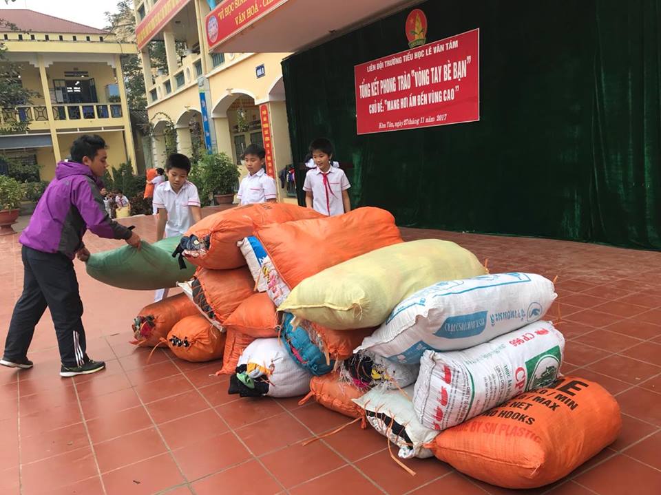 C:\Users\Administrator\Desktop\ảnh trao áo ấm\24133798_898429790318511_1211552924_n.jpg