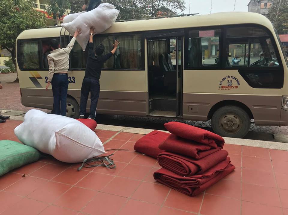 C:\Users\Administrator\Desktop\ảnh trao áo ấm\24098831_898430203651803_261050471_n.jpg