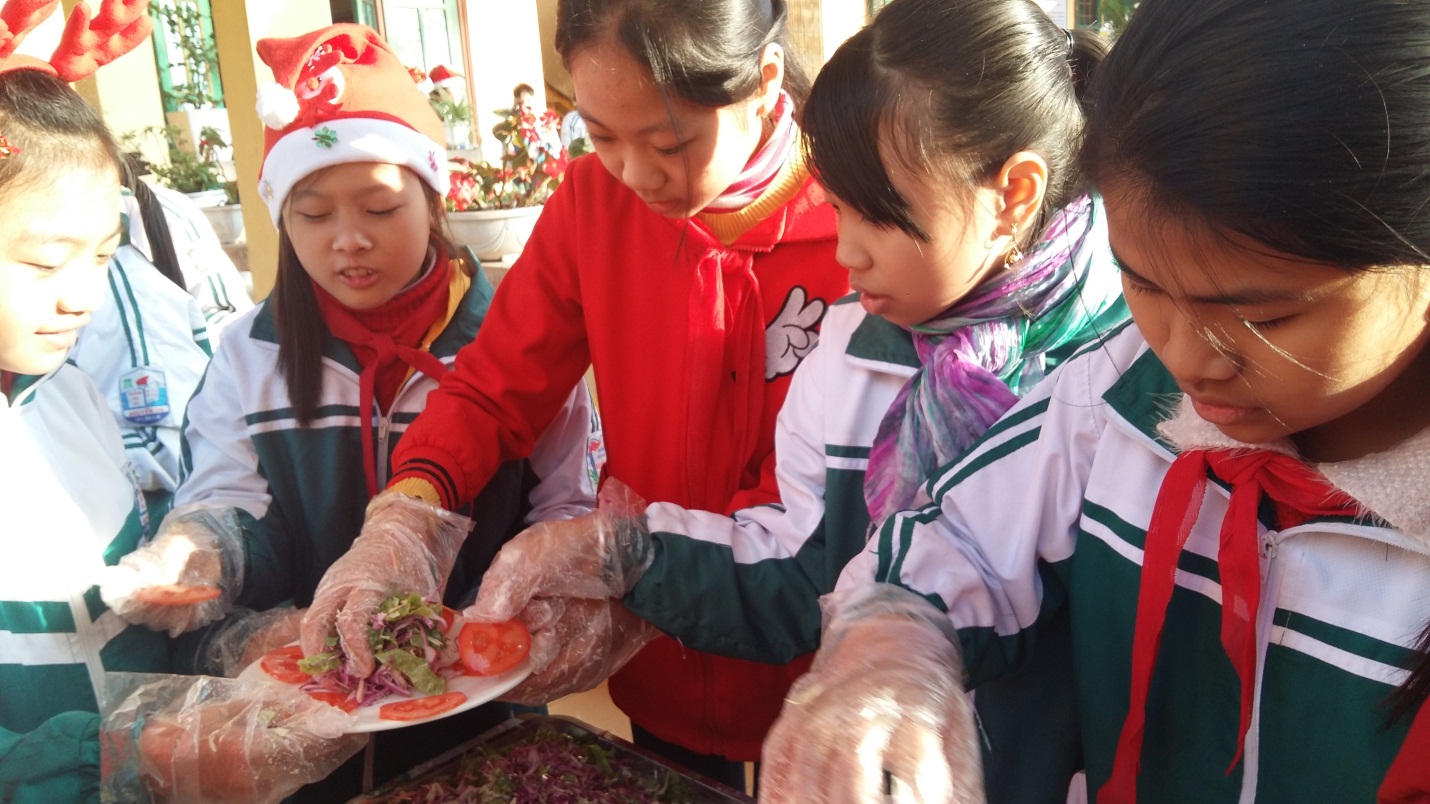 Description: D:\DỮ LIỆU MỚI 8.2017\NGUYEN DU 2017- 2018\BÀI VIẾT ĐĂNG BÁO, TRANG WEB\anh\Vô địch tin học trẻ\20171221_075631.jpg