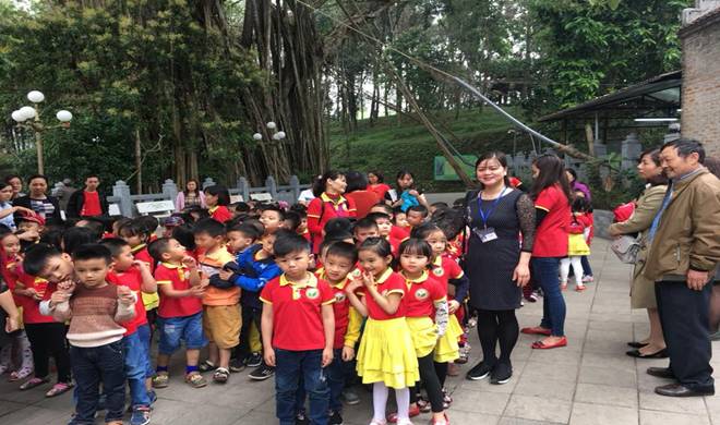 Trong hình ảnh có thể có: 19 người, mọi người đang cười, mọi người đang đứng và ngoài trời