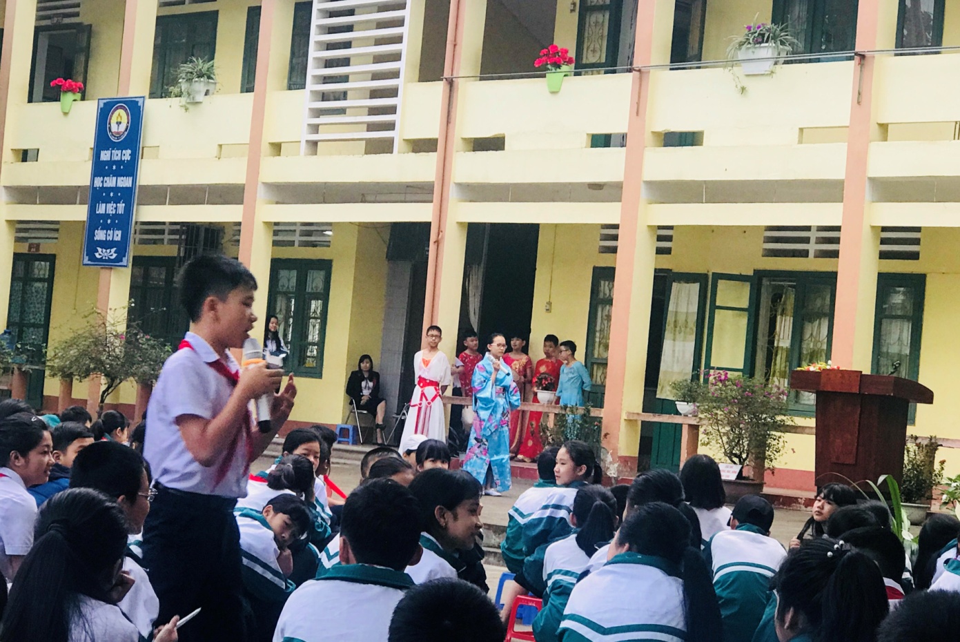 D:\Hiệu phó\Ảnh\Ngoại khóa\Thắng giao lưu.jpg