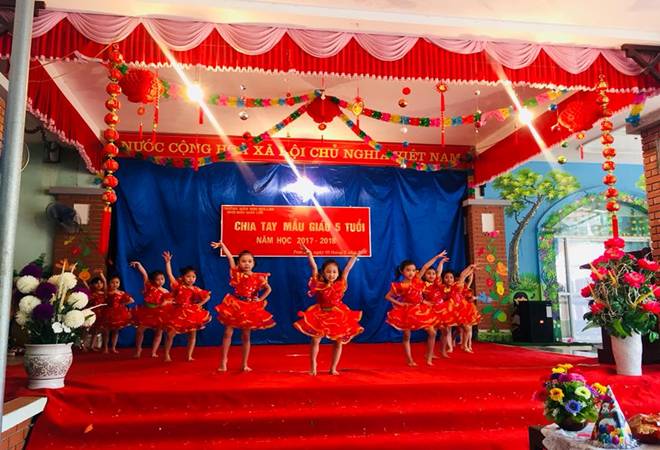 Trong hình ảnh có thể có: 1 người, trong nhà