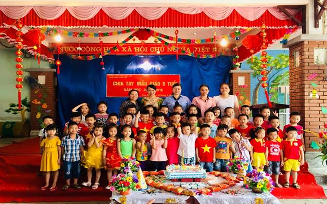 Trong hình ảnh có thể có: 4 người, mọi người đang ngồi