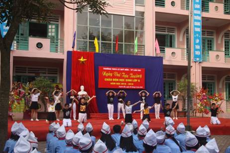 E:\NGUYEN\ẢNH NĂM HỌC 2018-2019\2.ẢNH NGÀY VUI TỰU TRƯỜNG 20-8-2018\IMG_1004.JPG