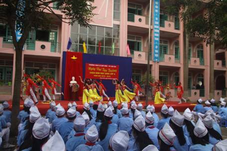 E:\NGUYEN\ẢNH NĂM HỌC 2018-2019\2.ẢNH NGÀY VUI TỰU TRƯỜNG 20-8-2018\IMG_1026.JPG