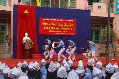 E:\NGUYEN\ẢNH NĂM HỌC 2018-2019\2.ẢNH NGÀY VUI TỰU TRƯỜNG 20-8-2018\IMG_1052.JPG