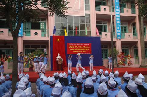 E:\NGUYEN\ẢNH NĂM HỌC 2018-2019\2.ẢNH NGÀY VUI TỰU TRƯỜNG 20-8-2018\IMG_1061.JPG