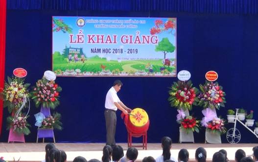 D:\Khai giảng 5.9.2018\DSC00038.JPG