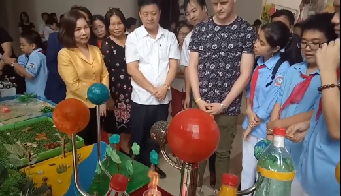 Trong hÃ¬nh áº£nh cÃ³ thá» cÃ³: 7 ngÆ°á»i, má»i ngÆ°á»i Äang cÆ°á»i, má»i ngÆ°á»i Äang Äá»©ng