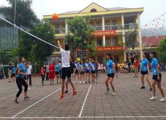 D:\DỮ LIỆU MỚI 8.2017\NGUYỄN DU 2018- 2019\BÁO + Tin bài+ Tiểu phẩm + Bài Hát\Ảnh bóng chuyền hơi\20181014_080815.jpg