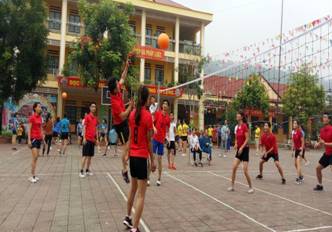 D:\DỮ LIỆU MỚI 8.2017\NGUYỄN DU 2018- 2019\BÁO + Tin bài+ Tiểu phẩm + Bài Hát\Ảnh bóng chuyền hơi\20181014_084937.jpg