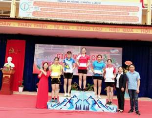 D:\DỮ LIỆU MỚI 8.2017\NGUYỄN DU 2018- 2019\BÁO + Tin bài+ Tiểu phẩm + Bài Hát\Ảnh bóng chuyền hơi\20181015_155023.jpg