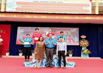 D:\DỮ LIỆU MỚI 8.2017\NGUYỄN DU 2018- 2019\BÁO + Tin bài+ Tiểu phẩm + Bài Hát\Ảnh bóng chuyền hơi\20181015_154934.jpg