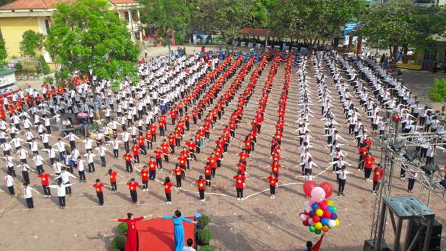 E:\THCS Ngô Văn Sở\Bài viết tin\25 năm\Đồng diễn.jpg