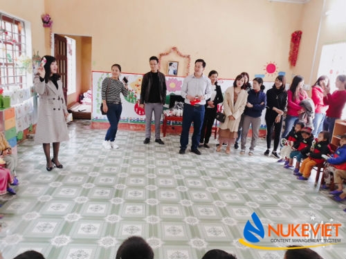http://mnnamcuong.elc.vn/home/uploads/news/2018_12/tro-chuyen.jpg