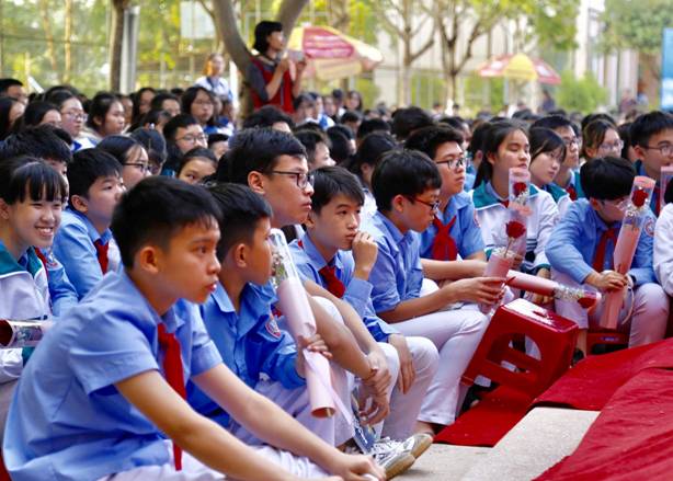 E:\NGUYEN\ẢNH NĂM HỌC 2018-2019\18.Ảnh diễn giả Sơn Lâm\sonlam\47162488_2184772411849190_4149359890256625664_o.jpg