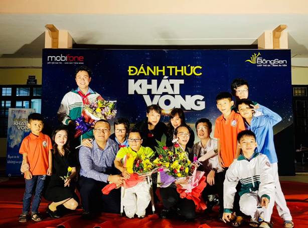 E:\NGUYEN\ẢNH NĂM HỌC 2018-2019\18.Ảnh diễn giả Sơn Lâm\sonlam\47056273_2184773568515741_4318821862189563904_o.jpg